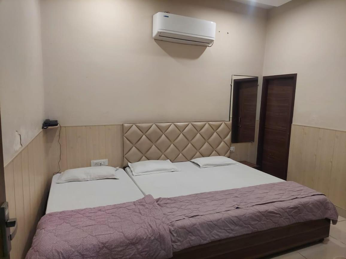 Rk Lodge Amritsar Habitación foto